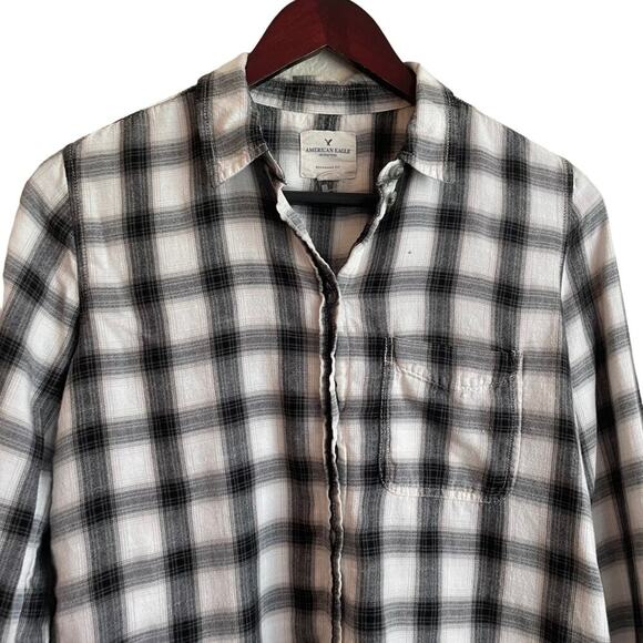 American Eagle Flannel Top M Black White Plaid‎ Cozy Button Up Cabincore Western - Picture 9 of 10